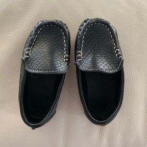 Toddler black leather loafers - size 6